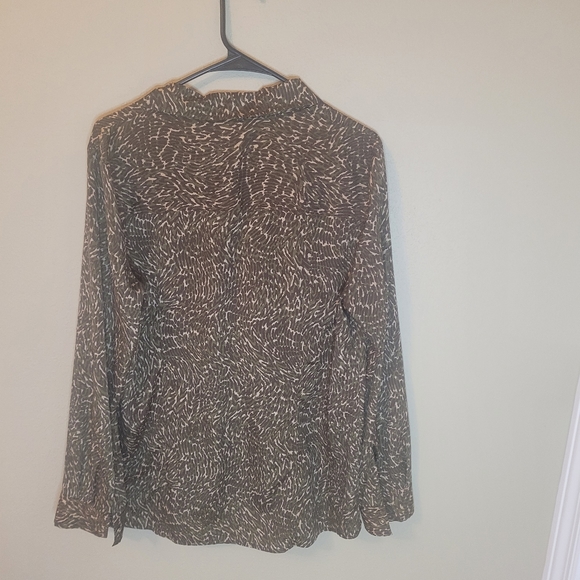 Michael Kors lon sleeved green, tan, & brown camo like blouse. Size 14. - Picture 2 of 8